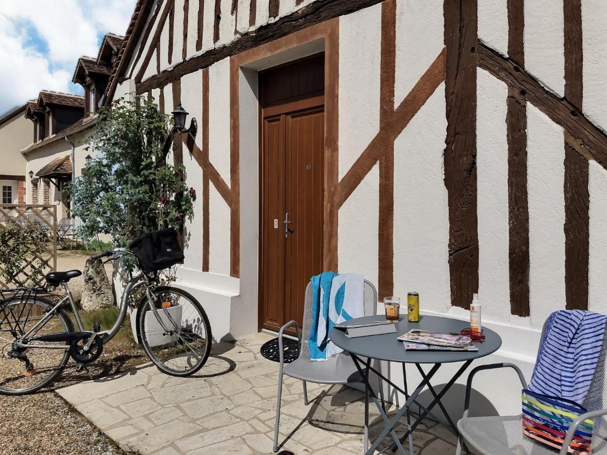 Logis Hotel Du Cygne Bracieux Exteriér fotografie