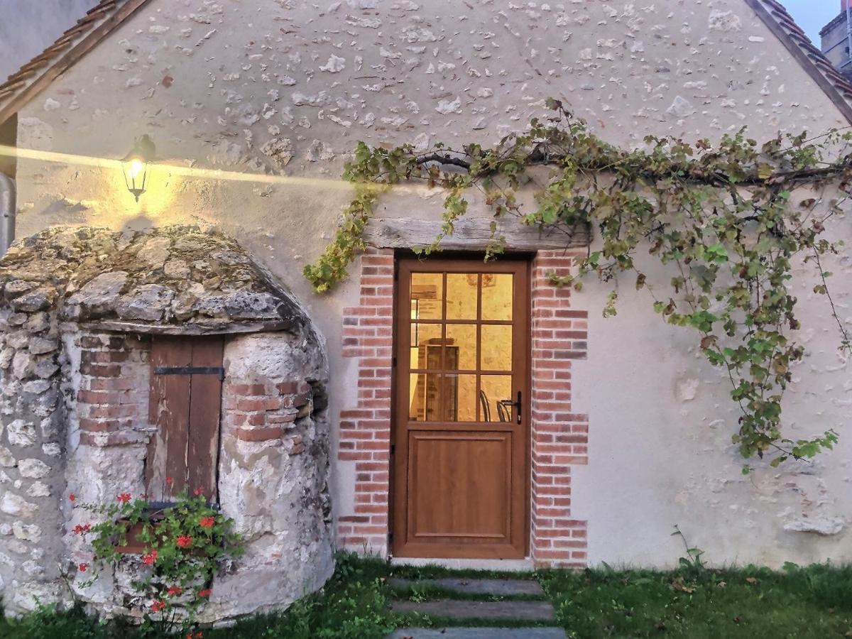 Logis Hotel Du Cygne Bracieux Exteriér fotografie