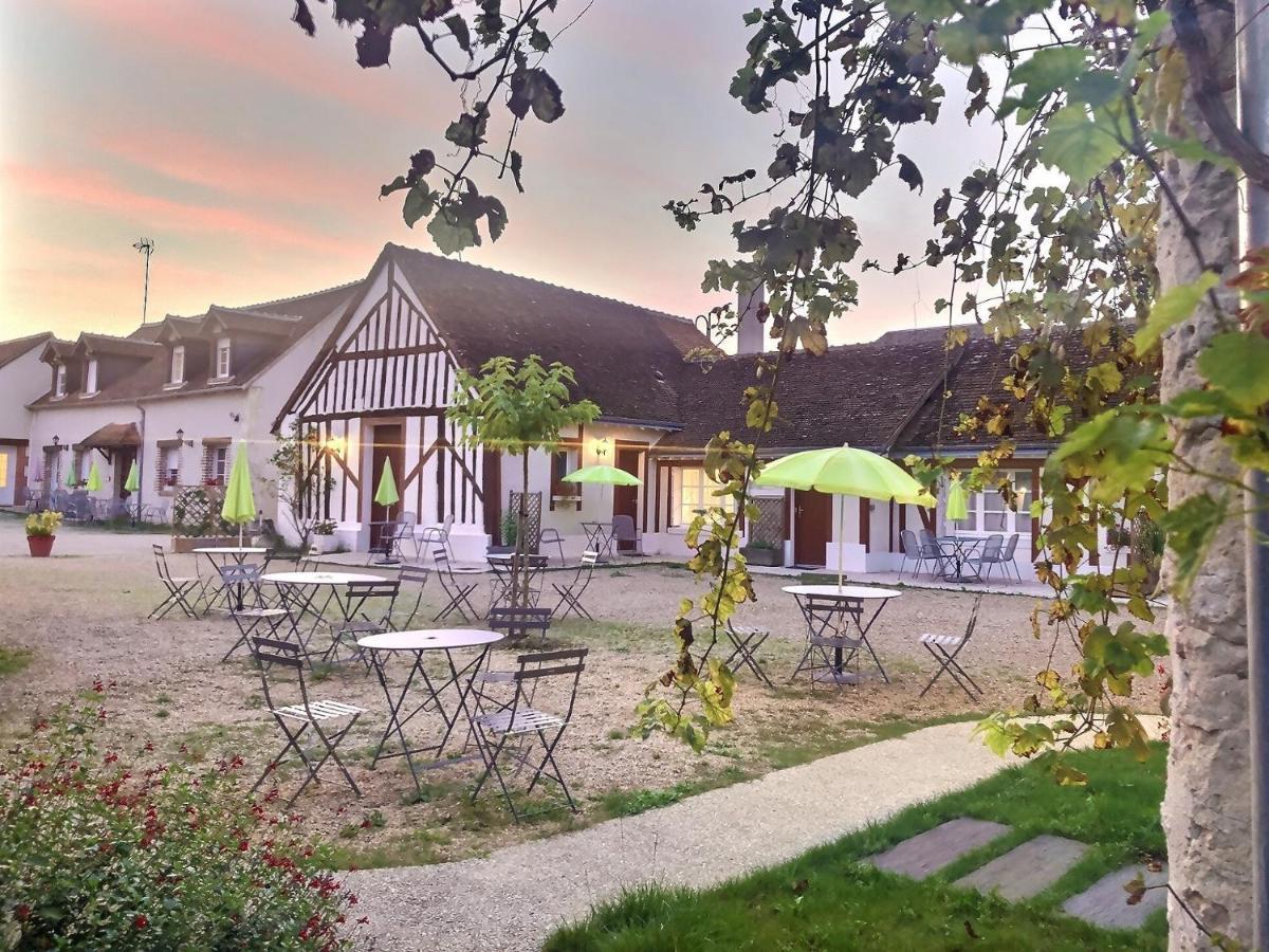 Logis Hotel Du Cygne Bracieux Exteriér fotografie