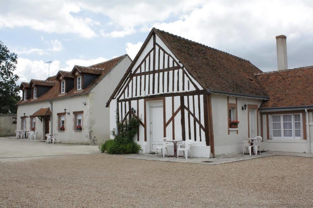 Logis Hotel Du Cygne Bracieux Exteriér fotografie