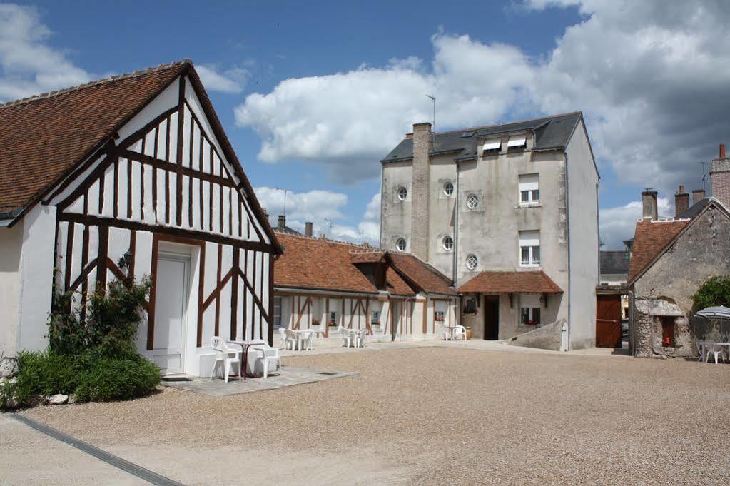 Logis Hotel Du Cygne Bracieux Exteriér fotografie